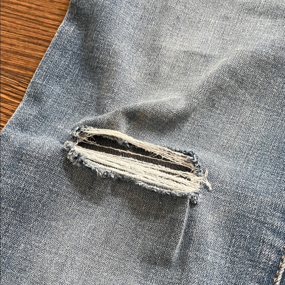 Levi's Women's  724 High rise straight 28x32 Blue ripped Jeans - Picture 7 of 9